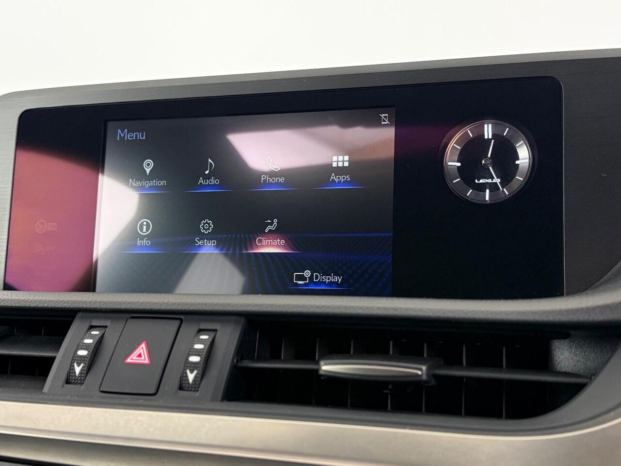 Lexus ES thumbnail Infotainment System