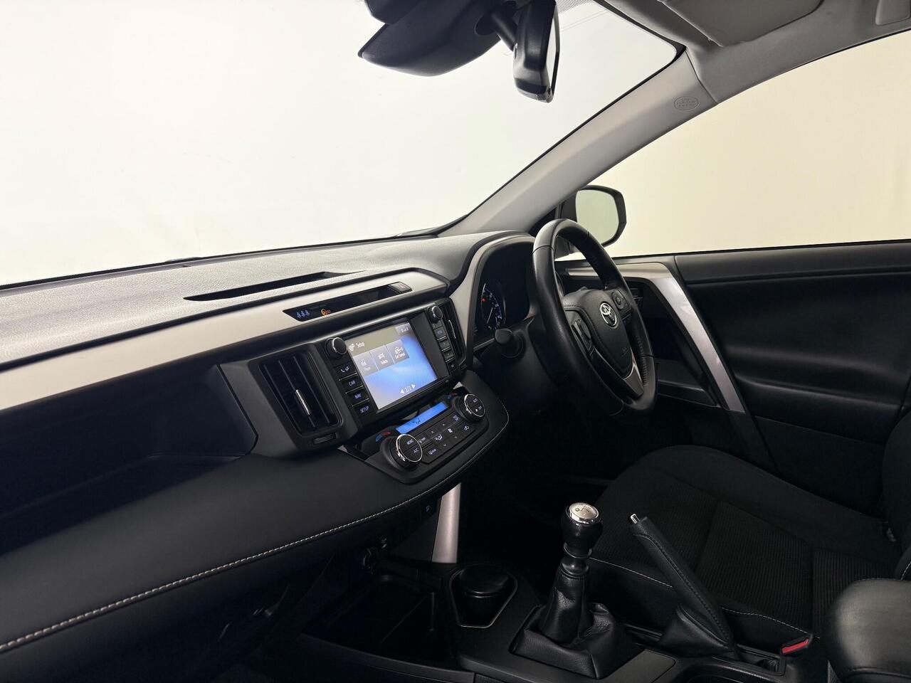 Toyota RAV4 thumbnail Interior Front