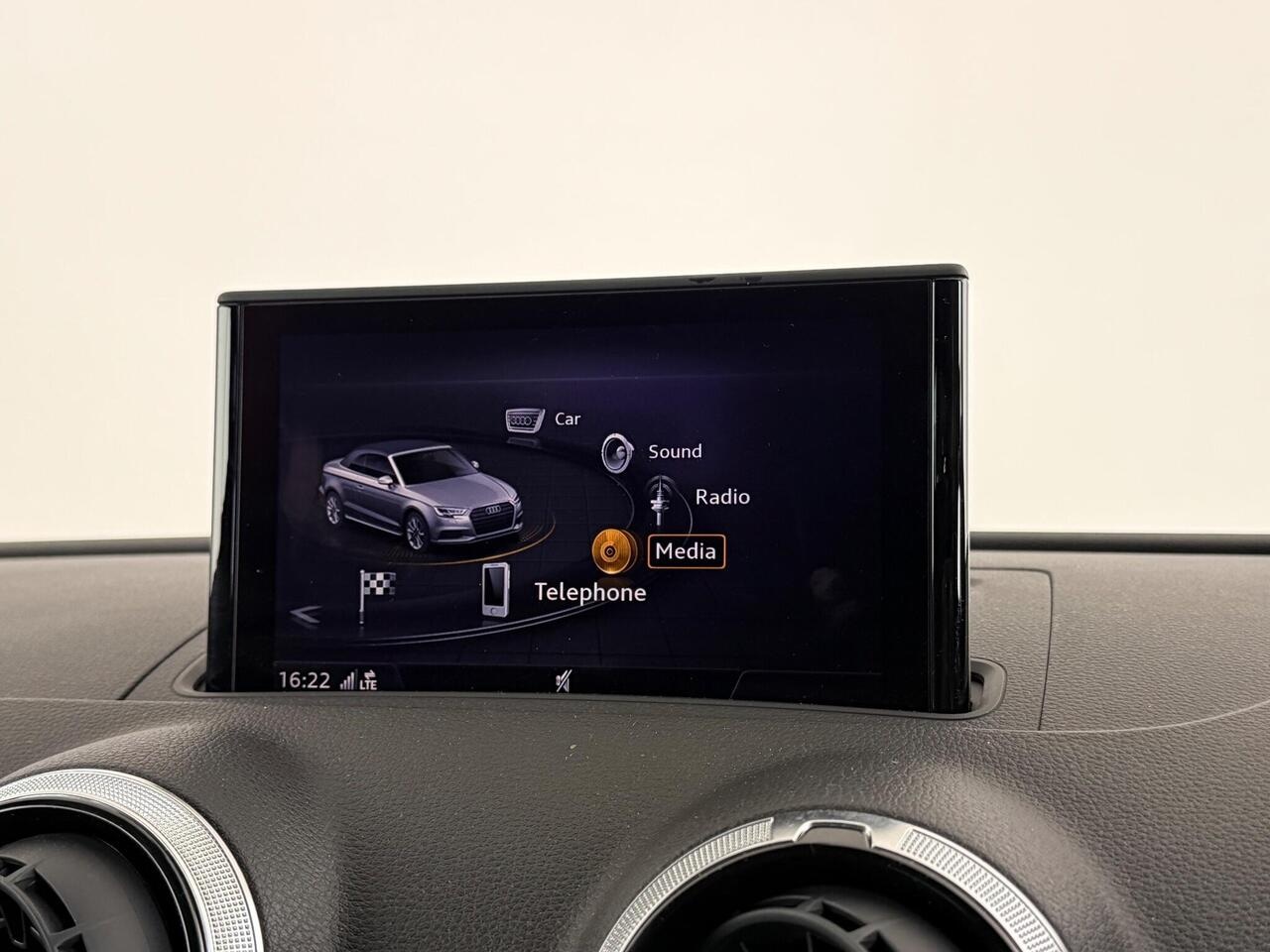 Audi A3 Cabriolet thumbnail Infotainment System