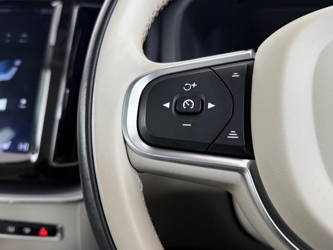 Volvo XC60 thumbnail Misc Controls