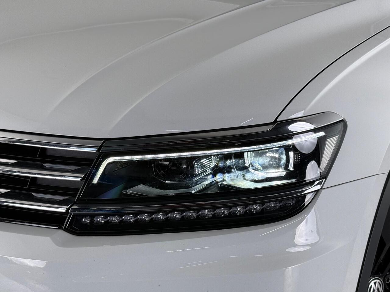 Volkswagen Tiguan thumbnail Lights Front