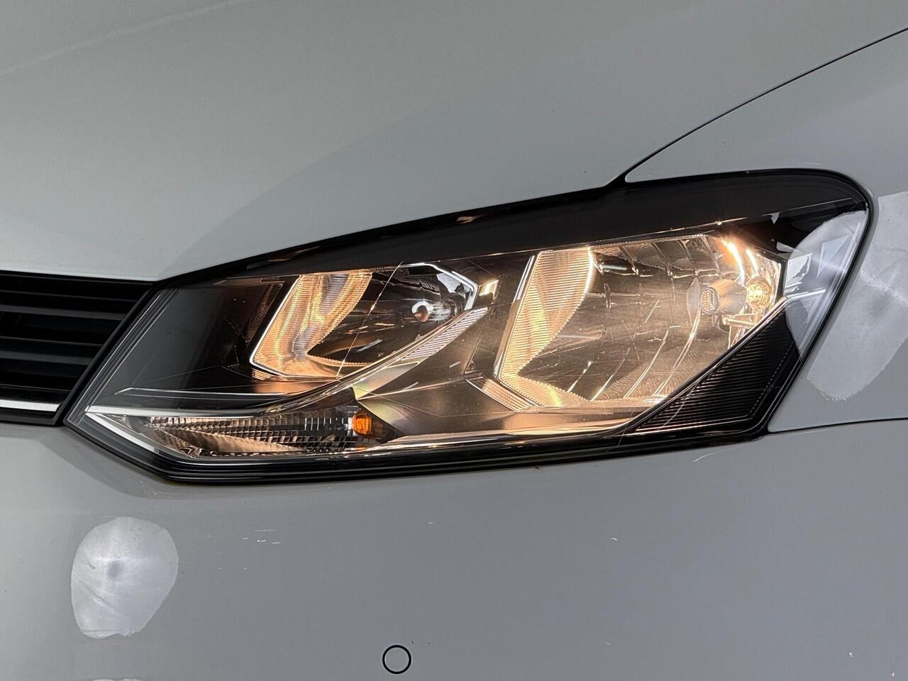 Volkswagen Polo thumbnail Lights Front