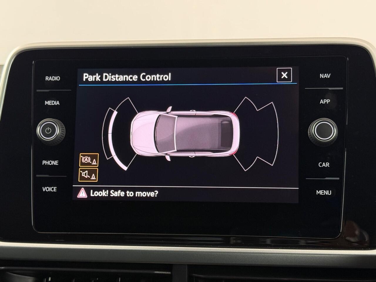 Volkswagen T-Roc thumbnail Infotainment System