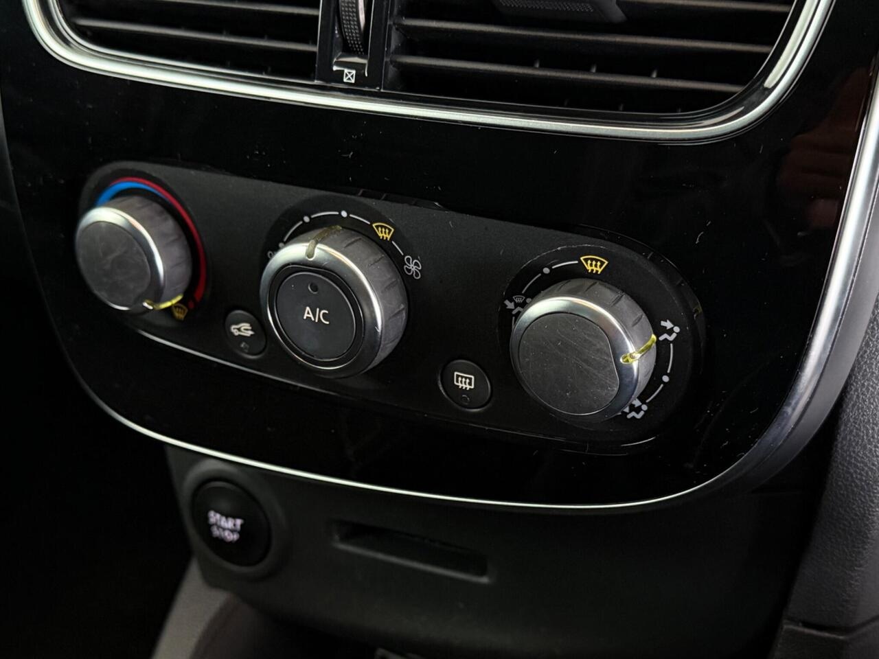 Renault Clio thumbnail Misc Controls