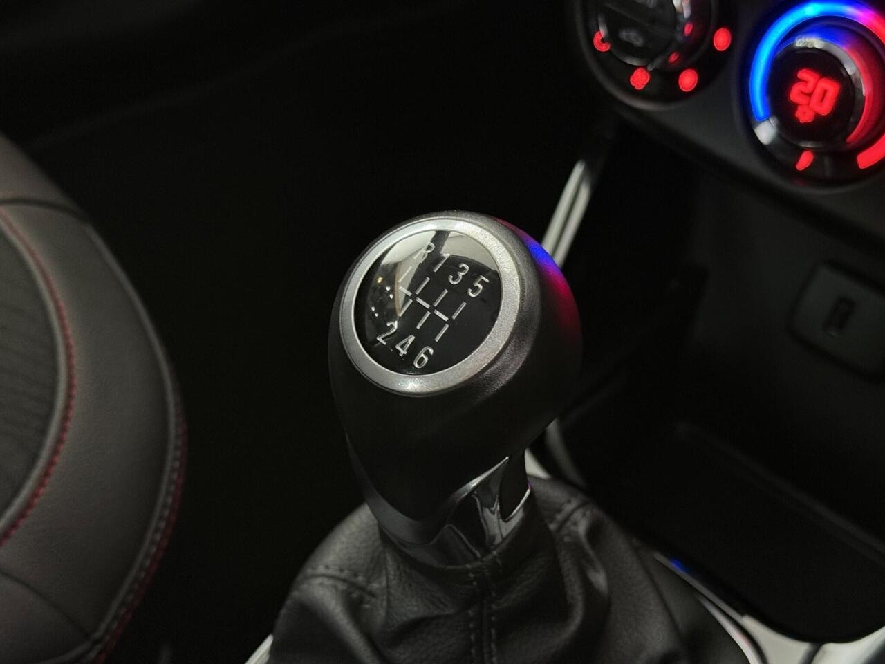 Vauxhall ADAM thumbnail Interior Front