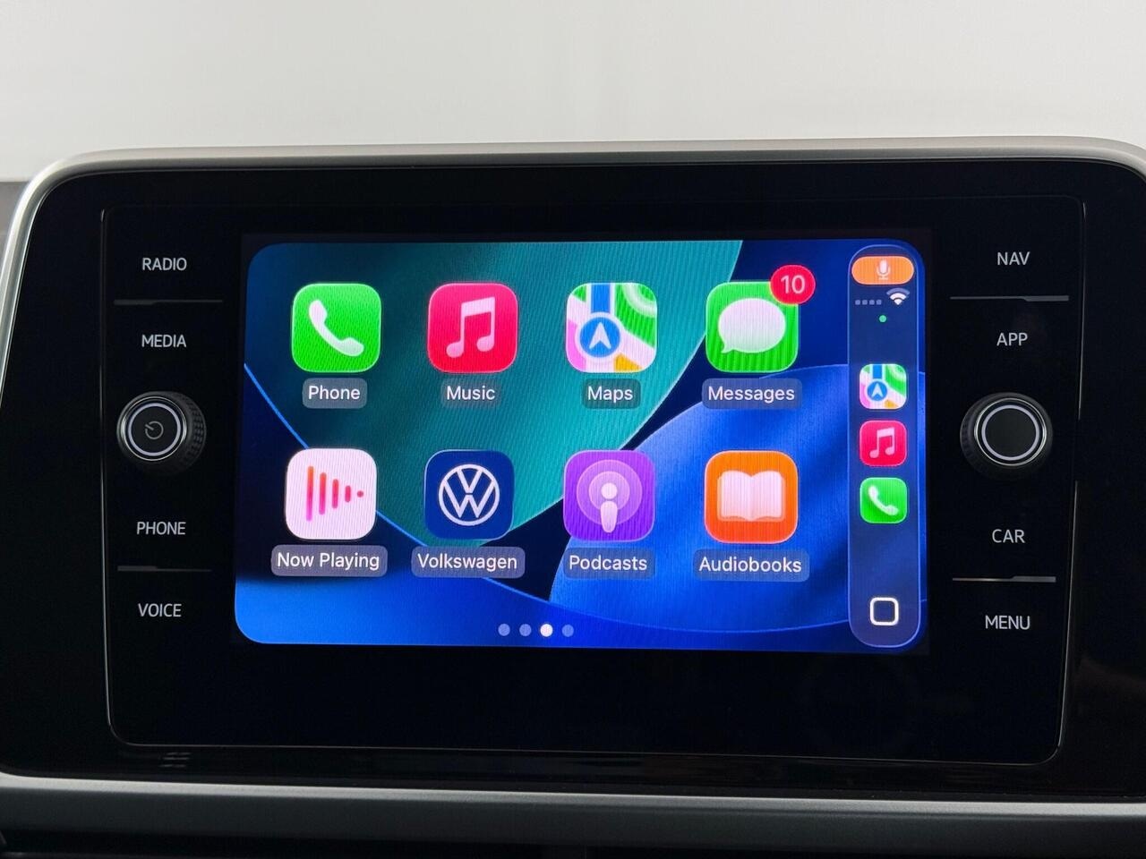 Volkswagen T-Roc thumbnail Infotainment System