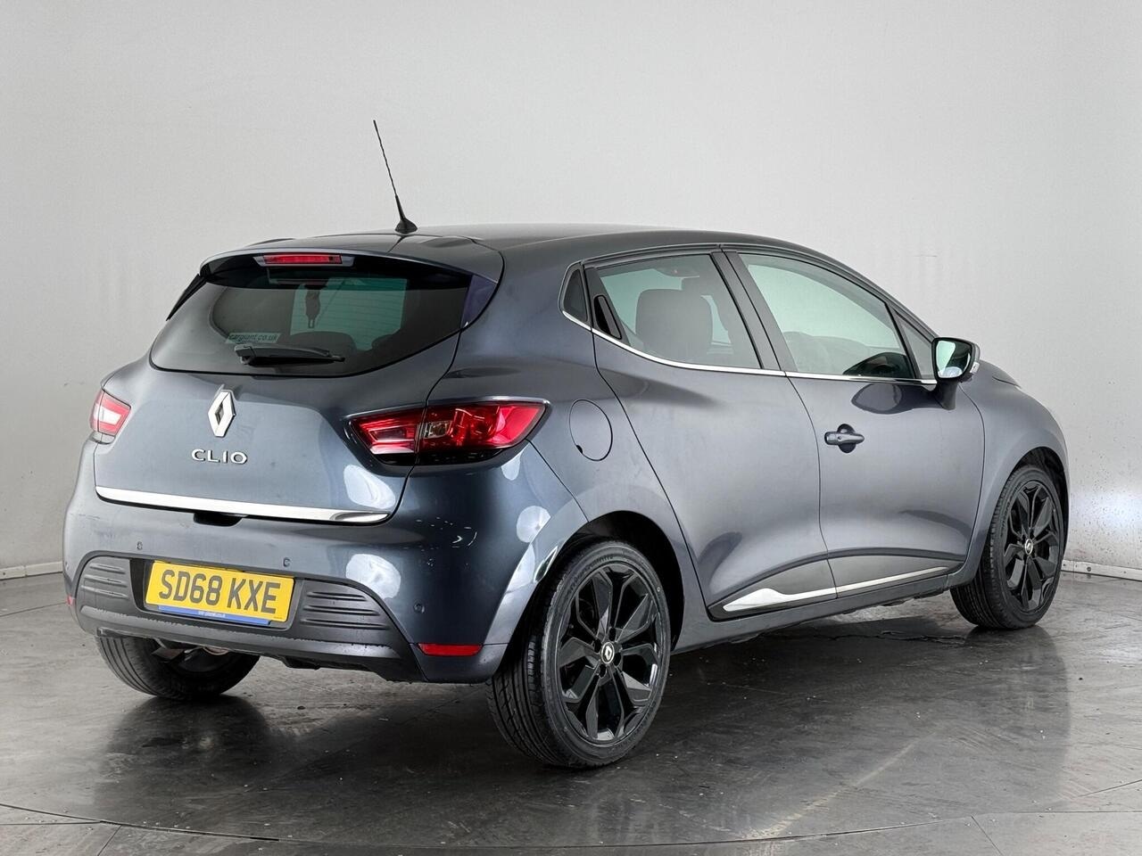Renault Clio thumbnail Rear Right