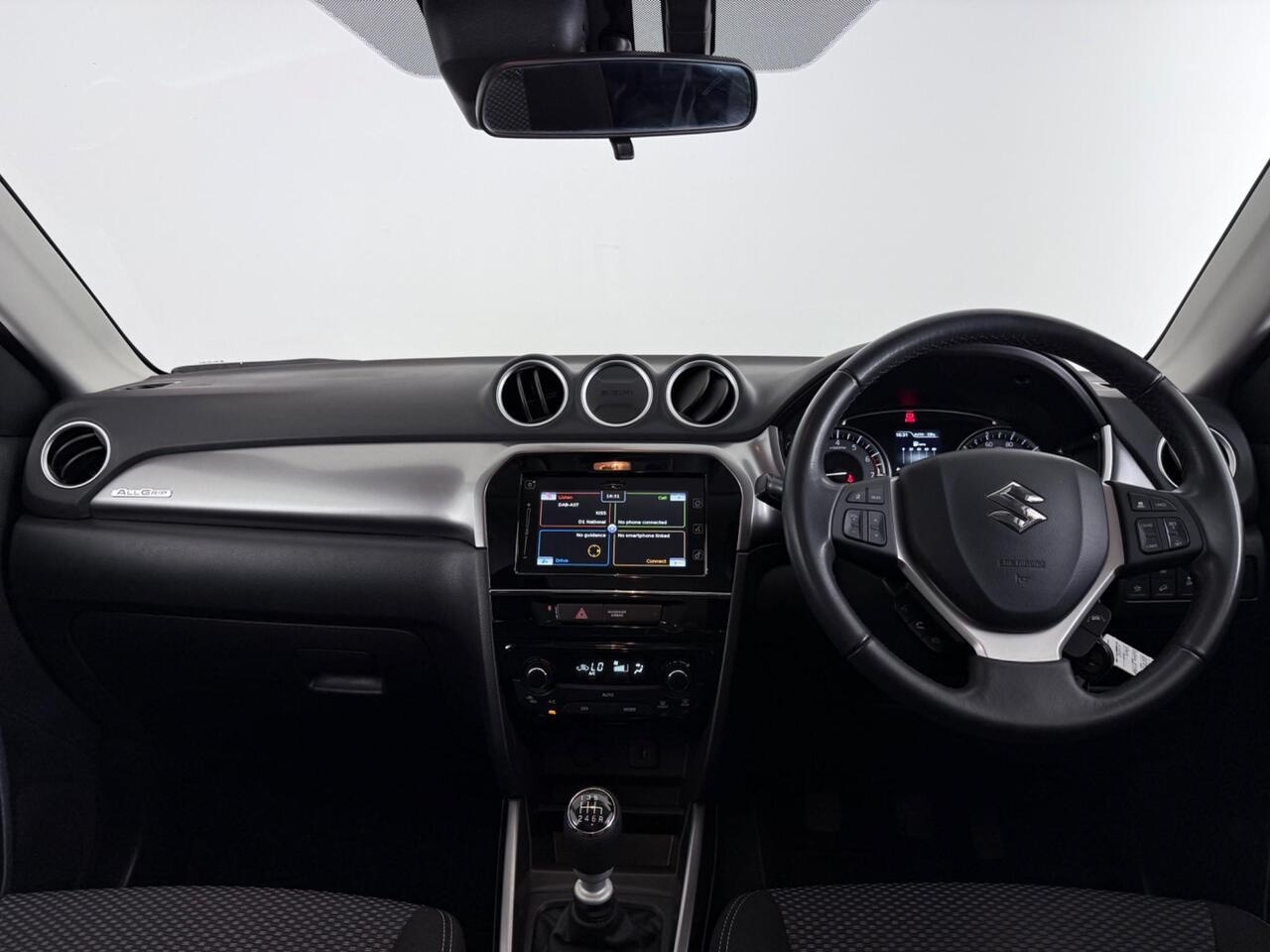 Suzuki Vitara thumbnail Interior Front