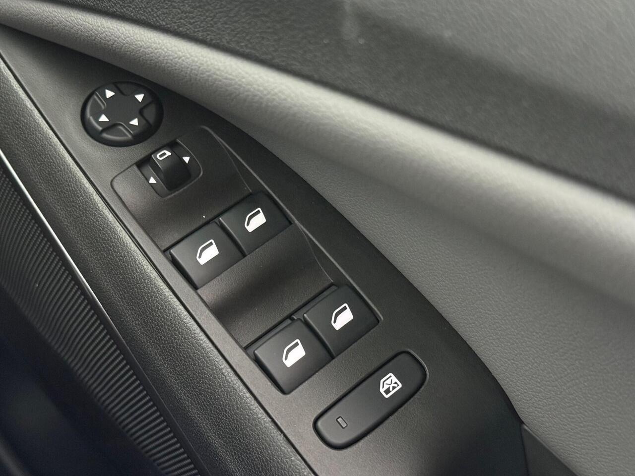 Vauxhall Crossland X thumbnail Door Interior