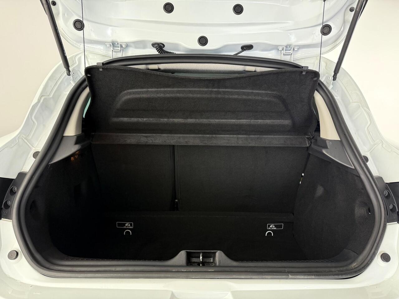 Renault Clio thumbnail Boot