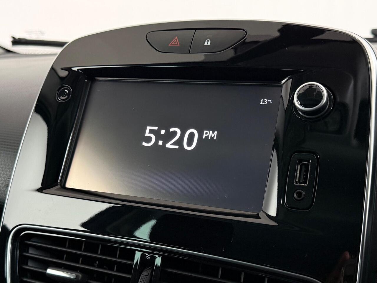 Renault Clio thumbnail Infotainment System