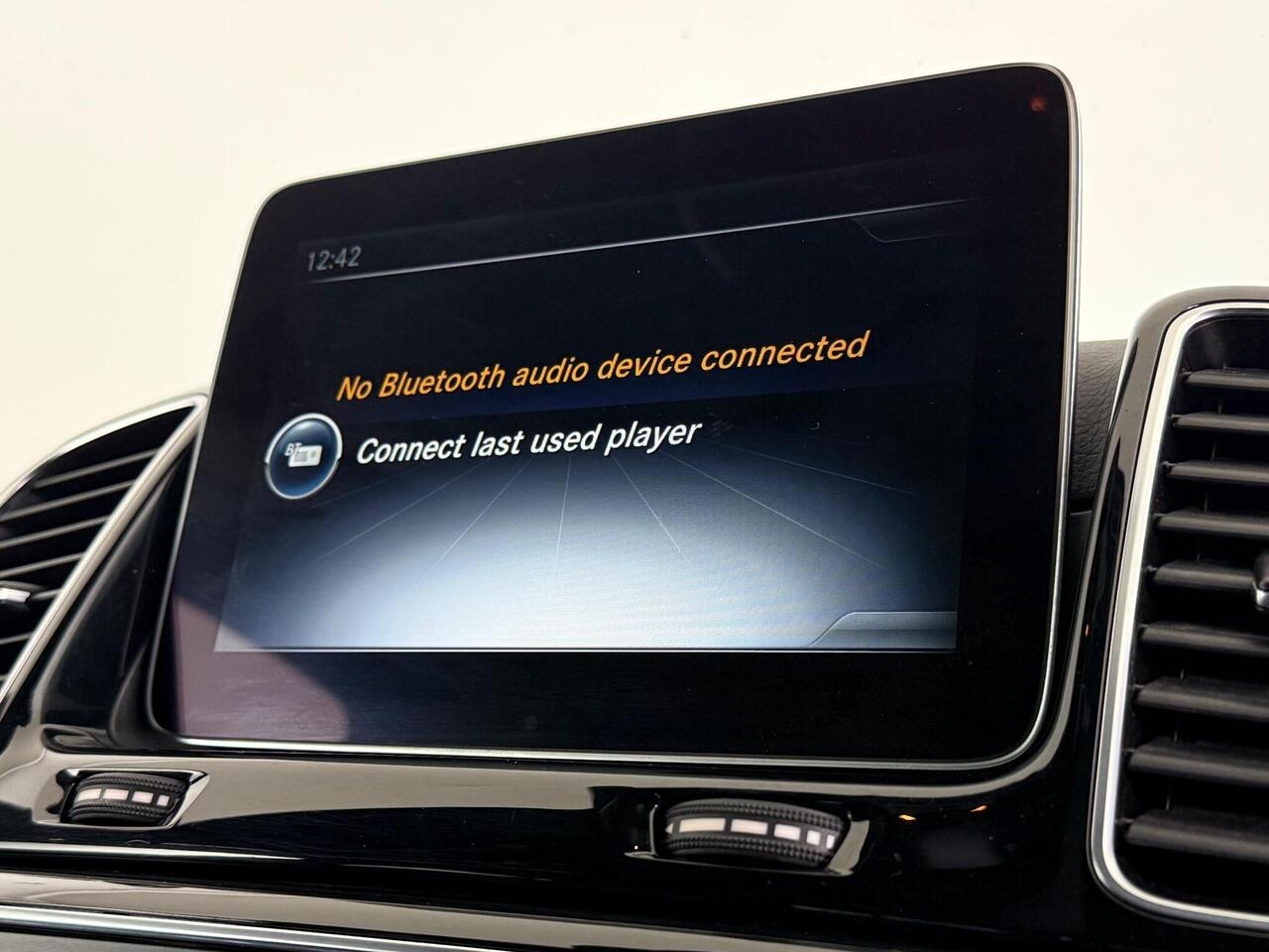 Mercedes-Benz GLE thumbnail Infotainment System
