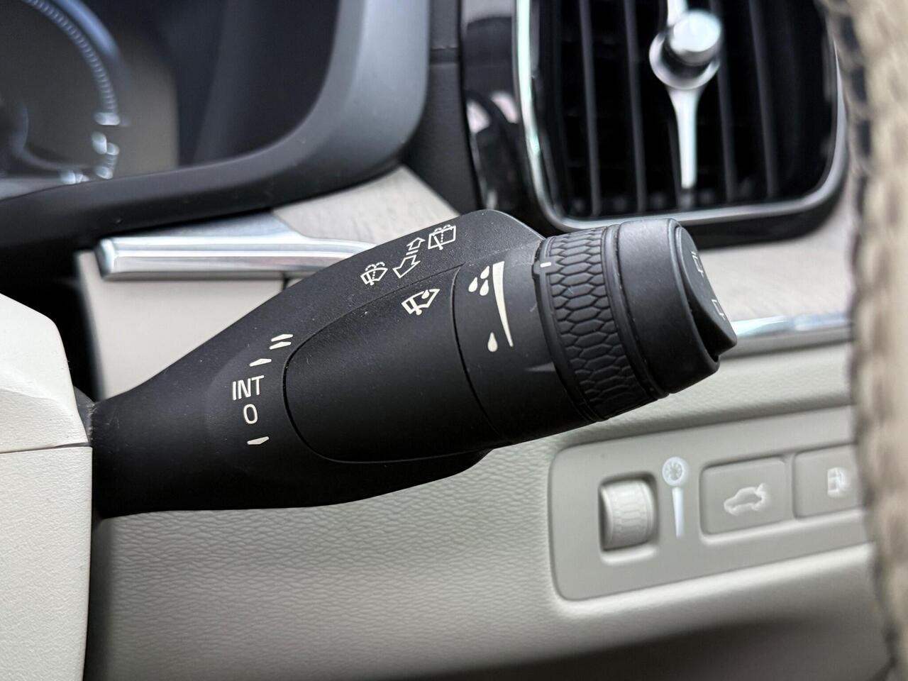 Volvo XC60 thumbnail Misc Controls