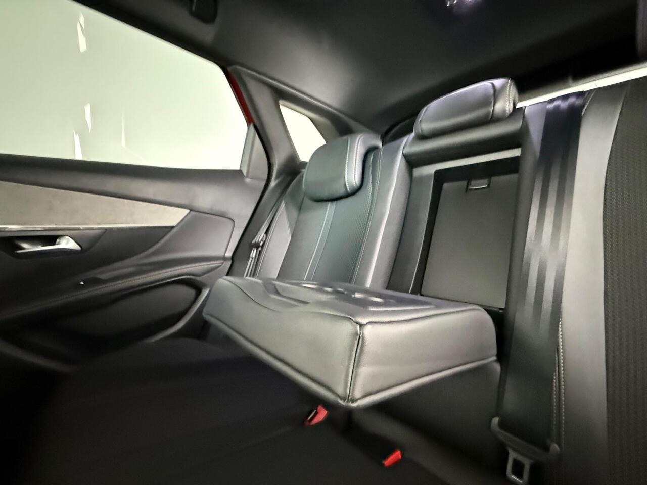 Peugeot 3008 thumbnail Seats Rear