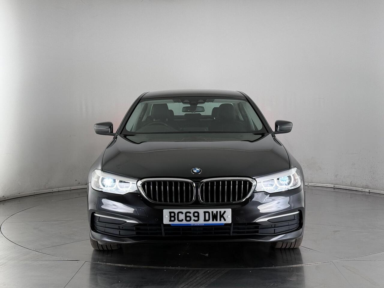 BMW 5 Series thumbnail Front