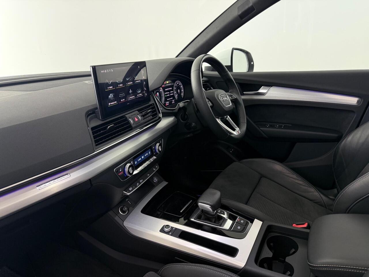 Audi Q5 thumbnail Interior Front