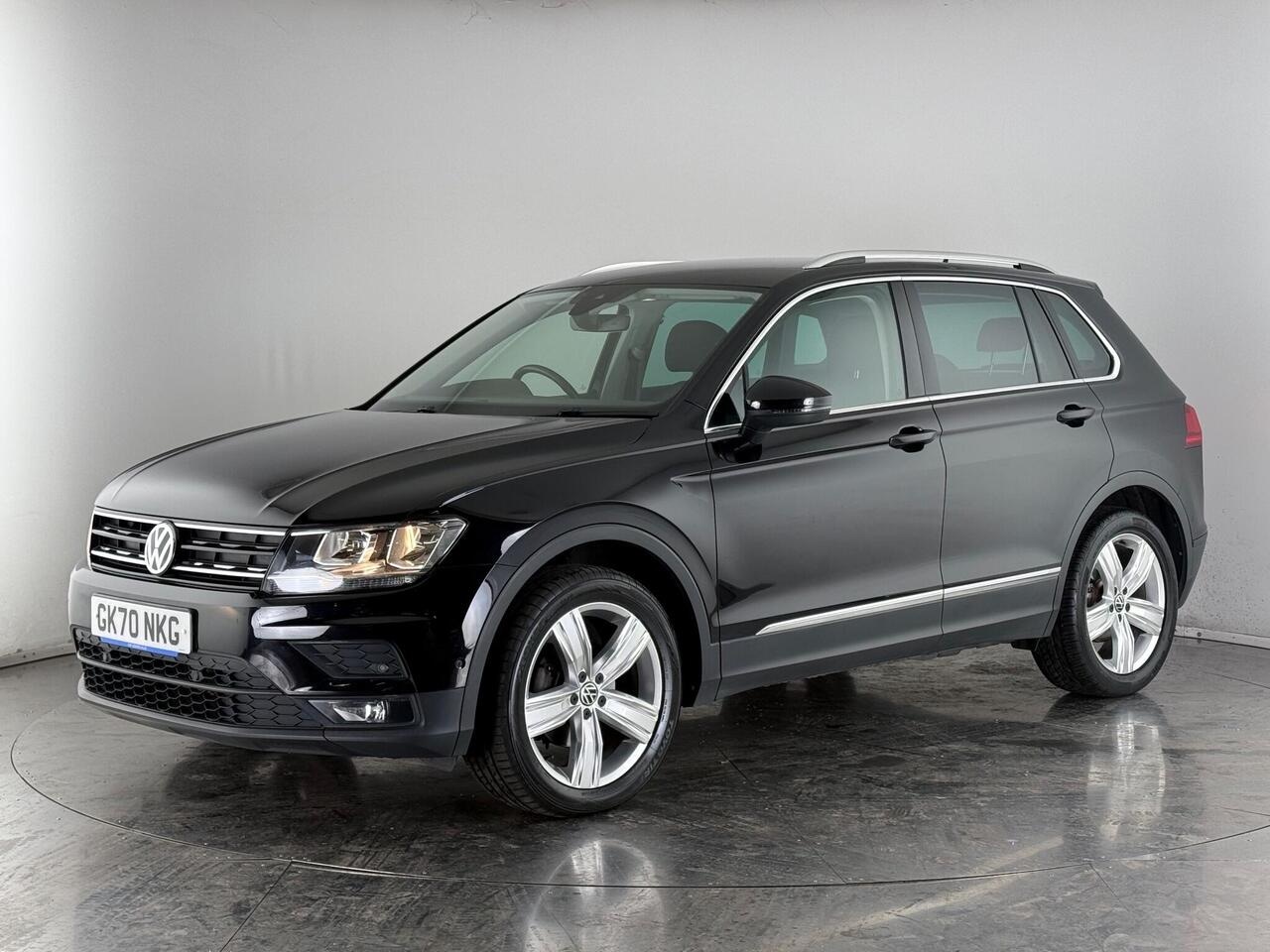 Volkswagen Tiguan thumbnail Front Left