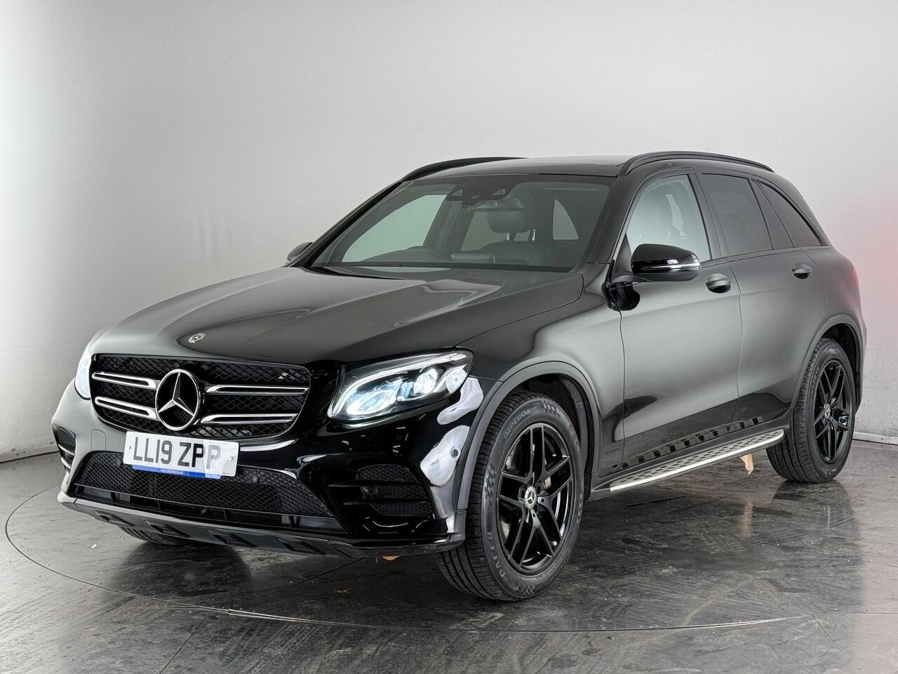 Mercedes-Benz GLC thumbnail Front Left