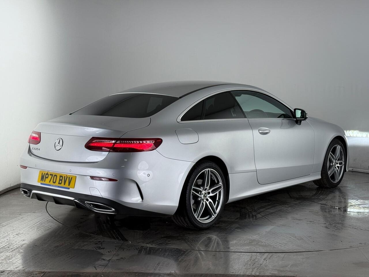 Mercedes-Benz E Class thumbnail Rear Right