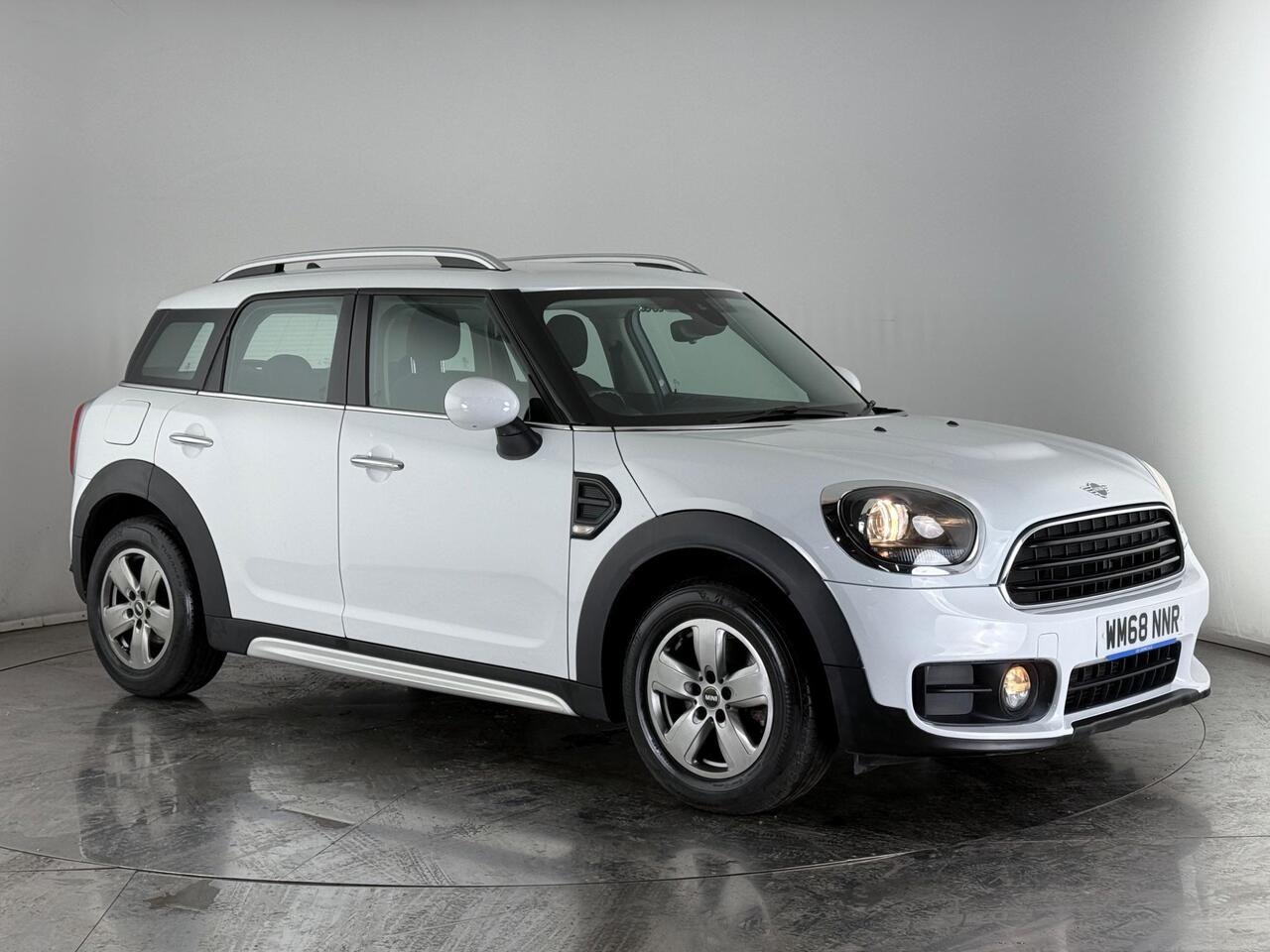 MINI Countryman thumbnail Front Right