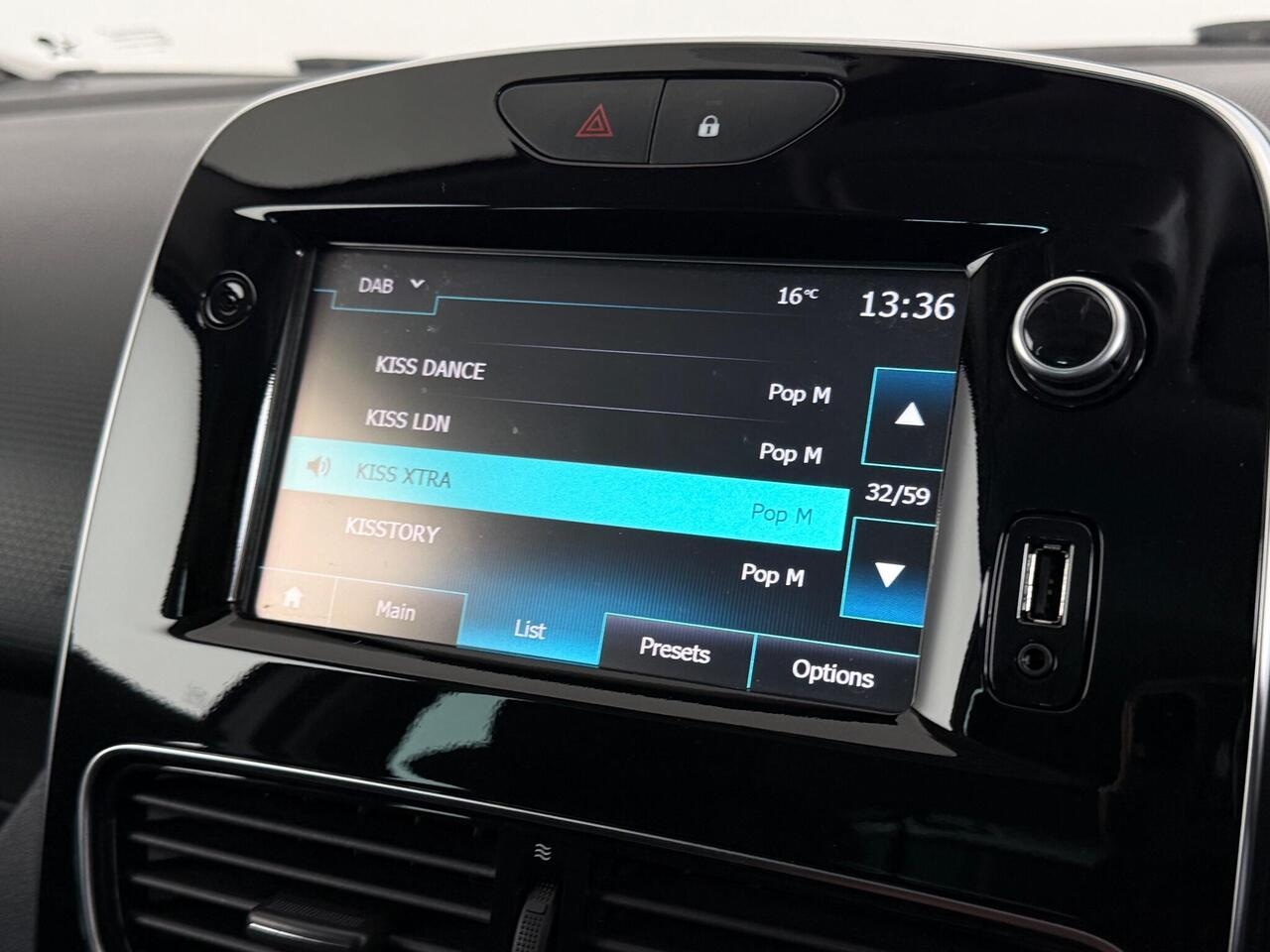 Renault Clio thumbnail Infotainment System