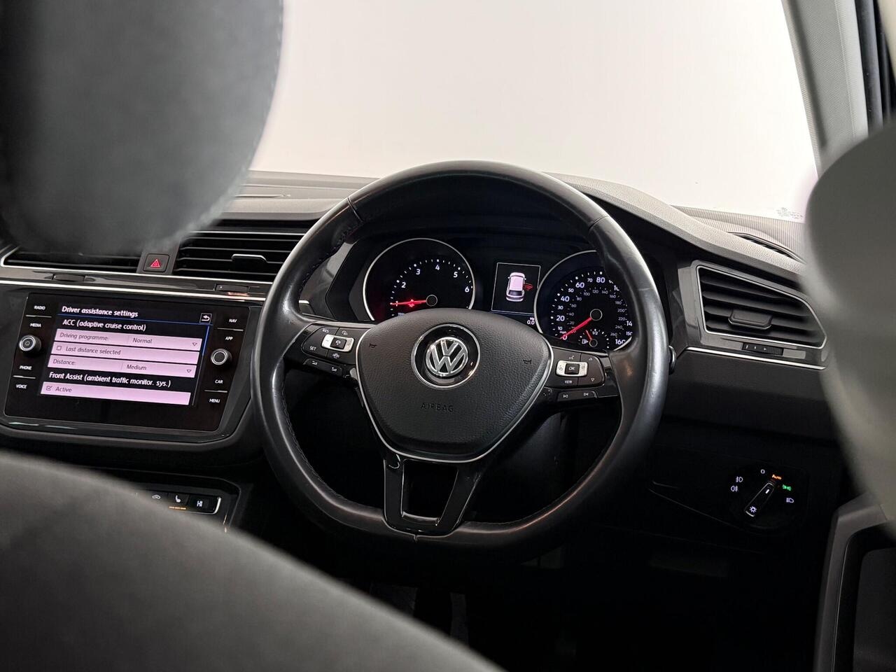 Volkswagen Tiguan thumbnail Steering Wheel