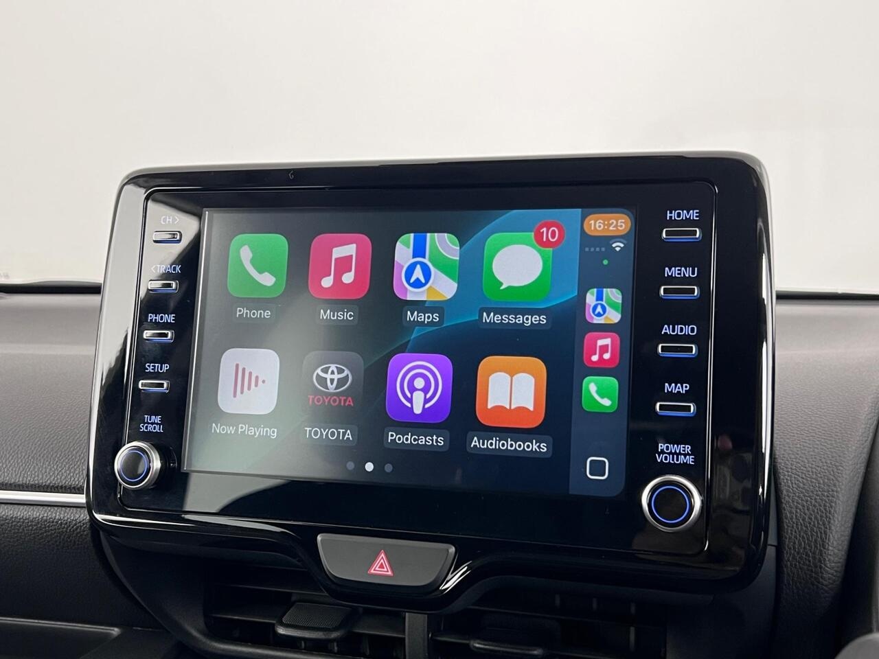 Toyota Yaris thumbnail Infotainment System
