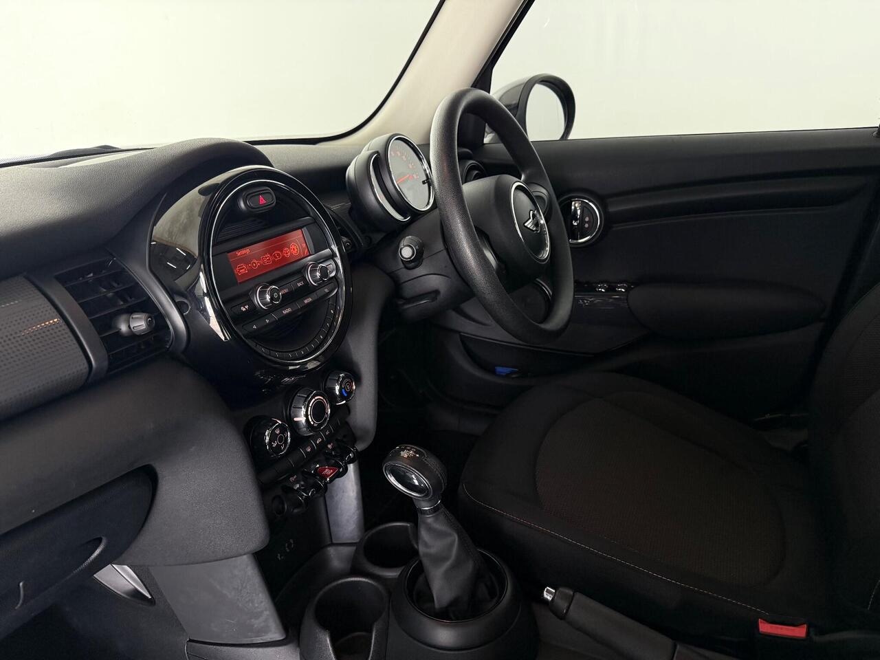 MINI Hatch thumbnail Interior Front