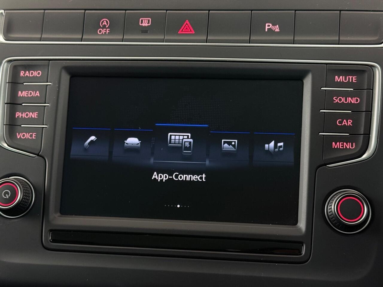 Volkswagen Polo thumbnail Infotainment System