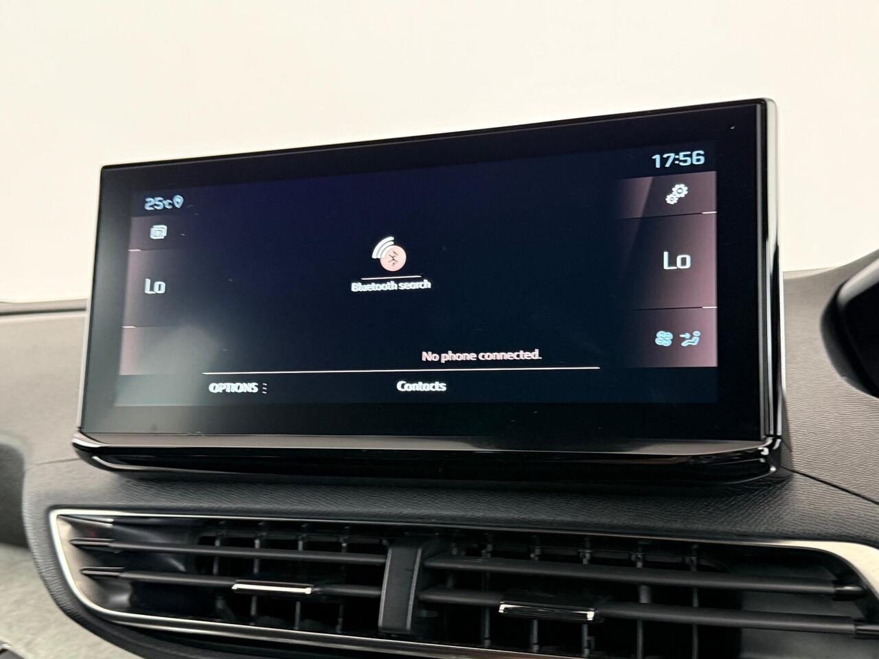 Peugeot 3008 thumbnail Infotainment System