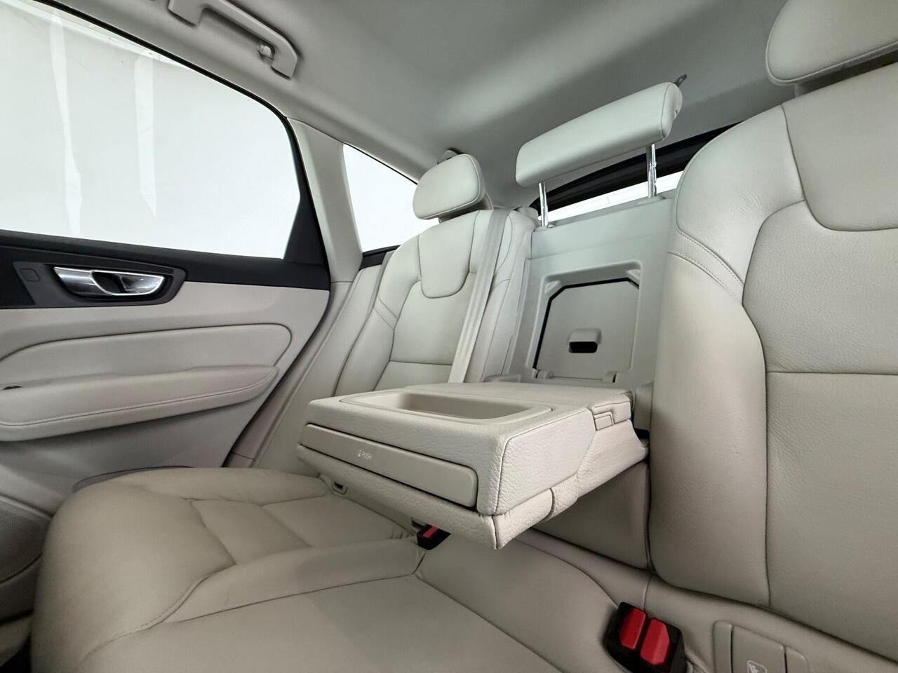 Volvo XC60 thumbnail Seats Rear