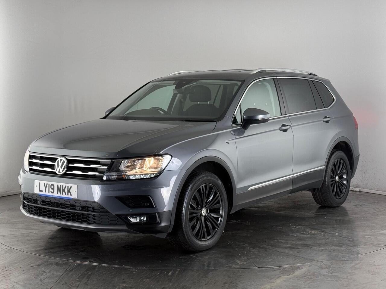 Volkswagen Tiguan Allspace thumbnail Front Left