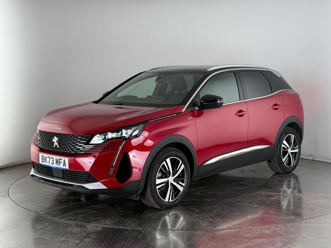 Peugeot 3008 thumbnail Front Left