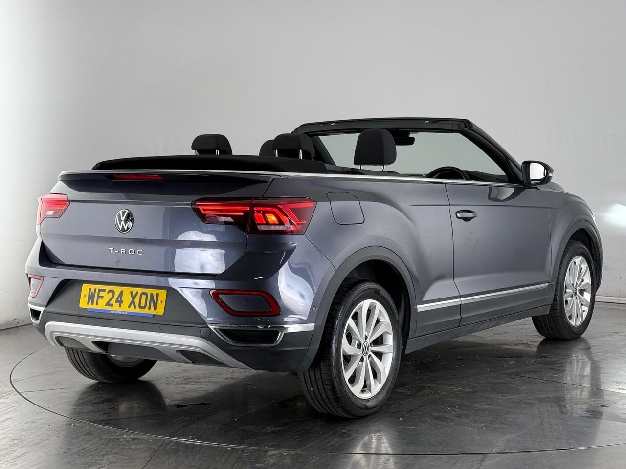Volkswagen T-Roc thumbnail Rear Right