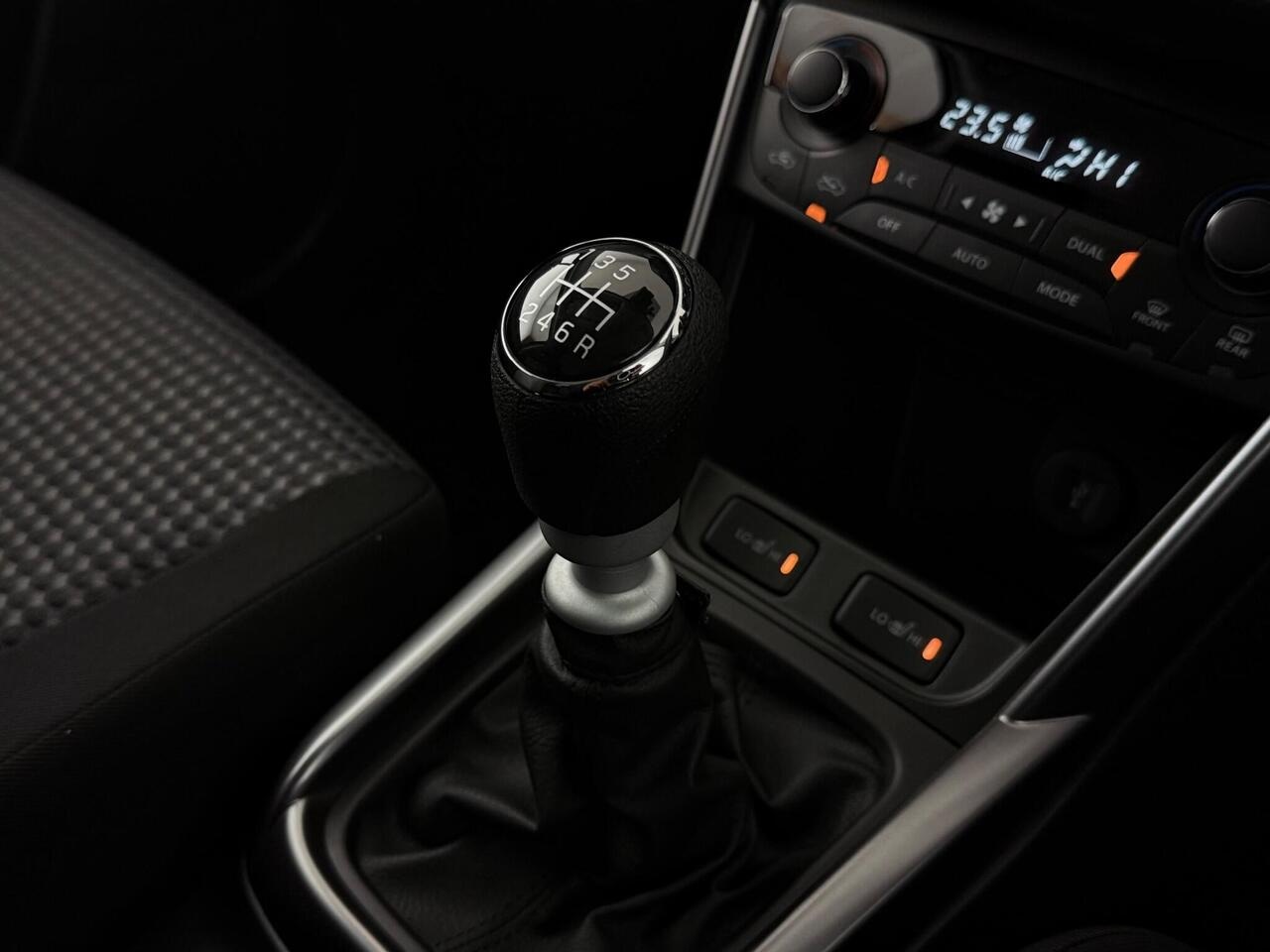 Suzuki S-Cross thumbnail Interior Front