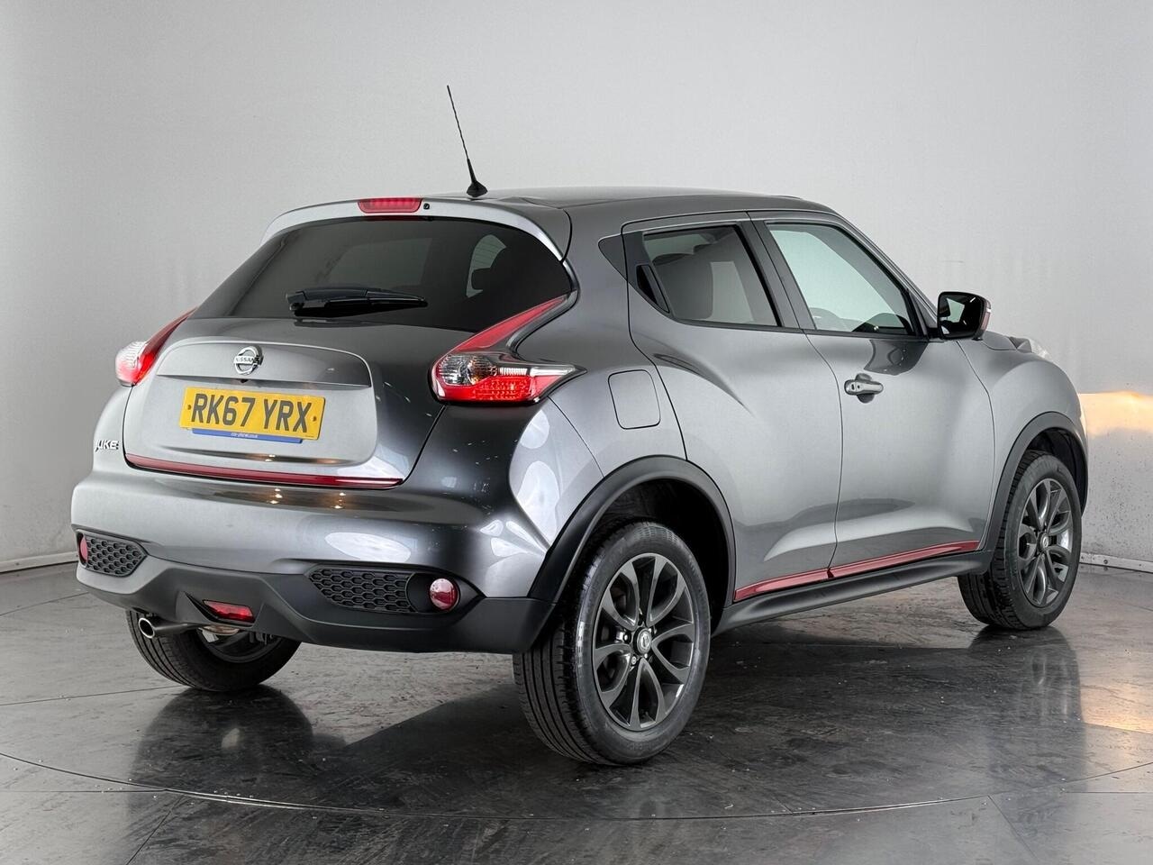 Nissan Juke thumbnail Rear Right