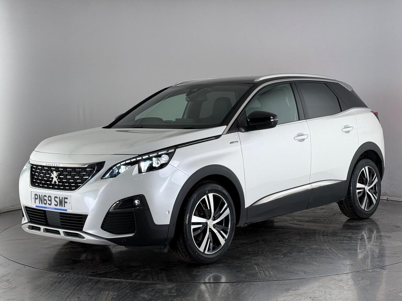 Peugeot 3008 thumbnail Front Left