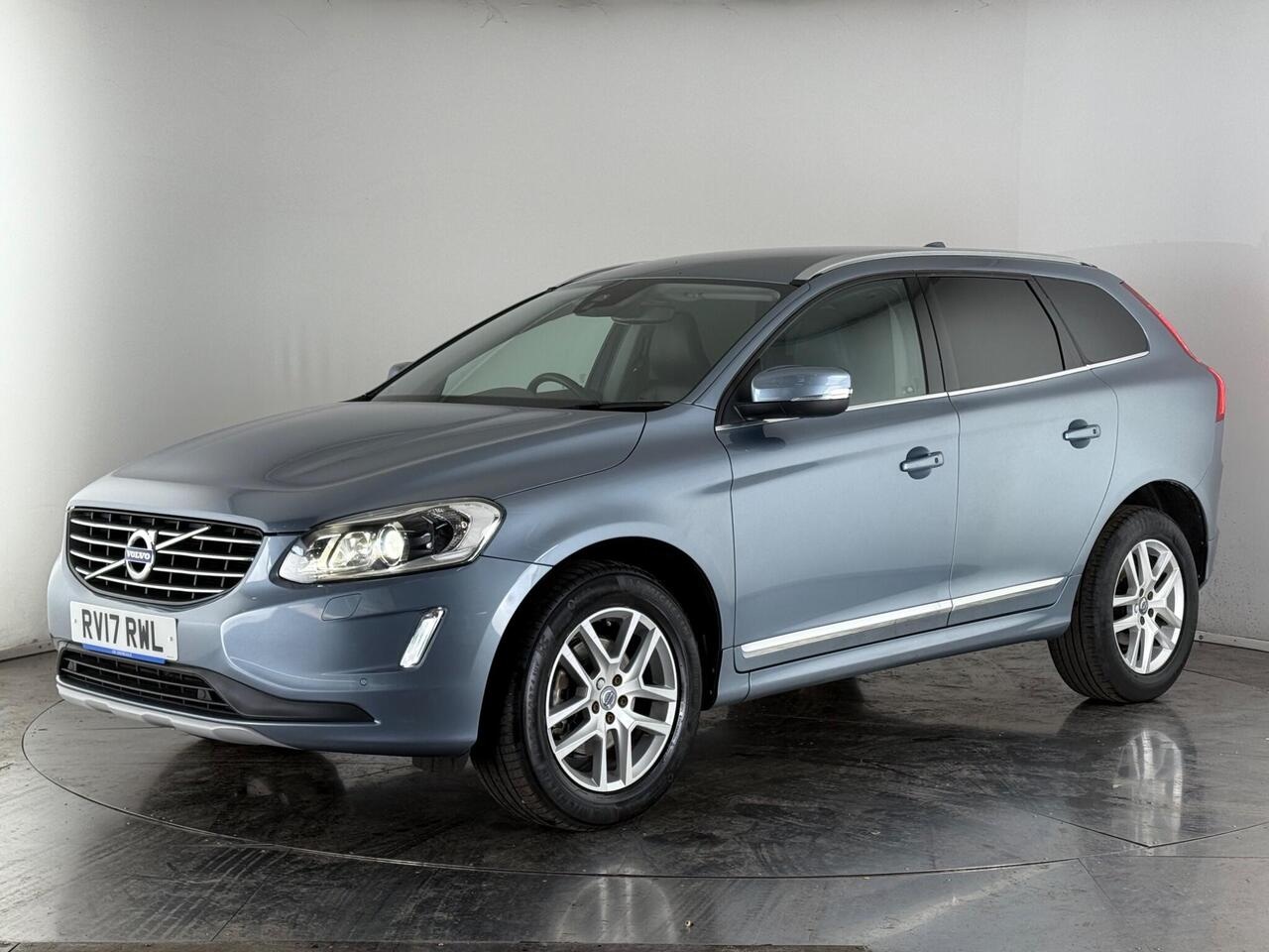 Volvo XC60 thumbnail Front Left