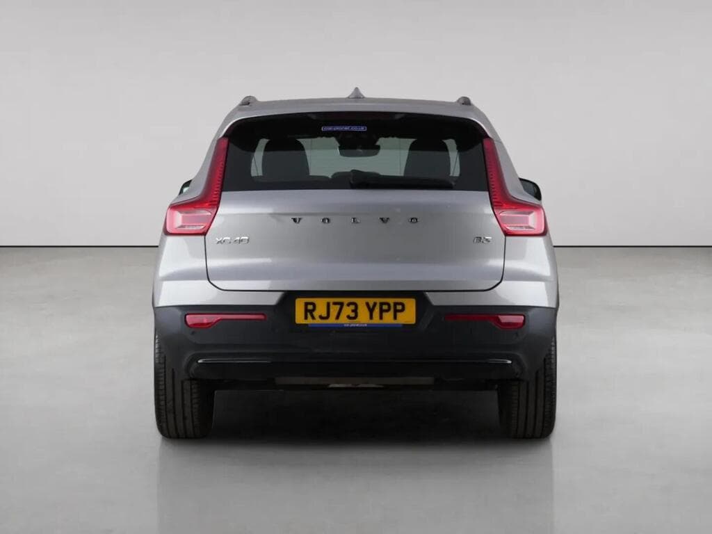 Volvo XC40 2.0 B3 MHEV Plus Dark DCT Auto Euro 6 (s/s) 5dr