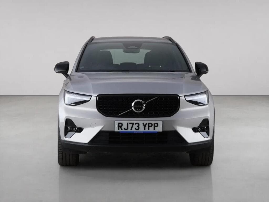 Volvo XC40 2.0 B3 MHEV Plus Dark DCT Auto Euro 6 (s/s) 5dr