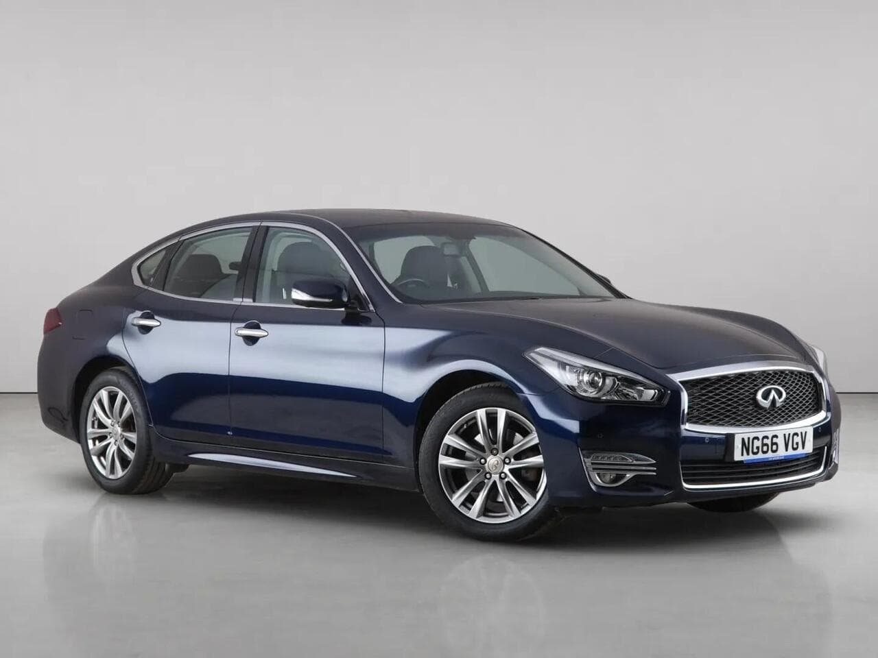Infiniti Q70 - Infiniti Q70 2.2d Premium Auto Euro 6 (s/s) 4dr