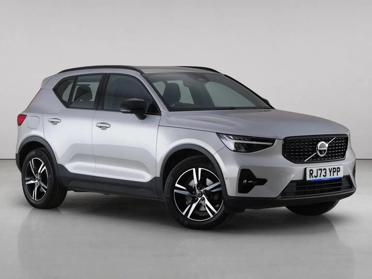 Volvo XC40 - Volvo XC40 2.0 B3 MHEV Plus Dark DCT Auto Euro 6 (s/s) 5dr